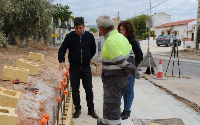 El Ayuntamiento mejora la zona de contenedores y el parque infantil de la Vereda del Cerro Macho a través del Plan de Aldeas